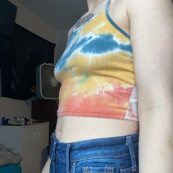 Crop top - Picture 2 of 3